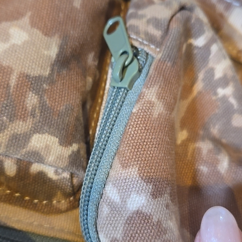 KAVU Cotton/Canvas Camouflage Design Print Multi-Zipper Pocket Rope Sling Bag - Picture 5 of 15